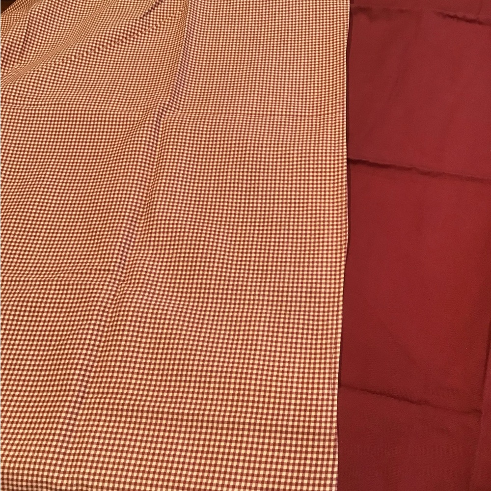 MAROON & TAN TABLECLOTHS FALL DECOR LOT OF 2 CHECKERED FESTIVE TABLE LINENS - Picture 3 of 5